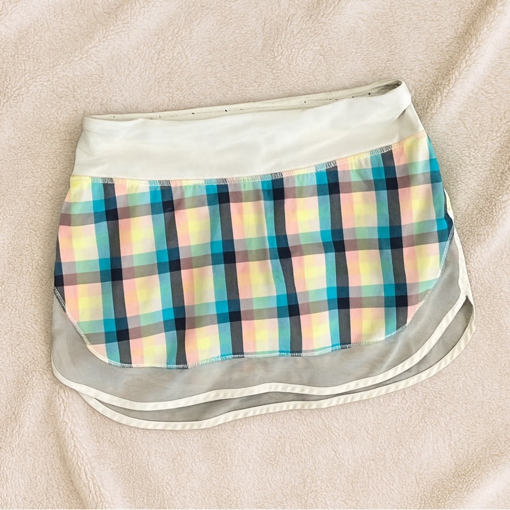 Lululemon skort (skirt with built in shorts) in multicolour size 4